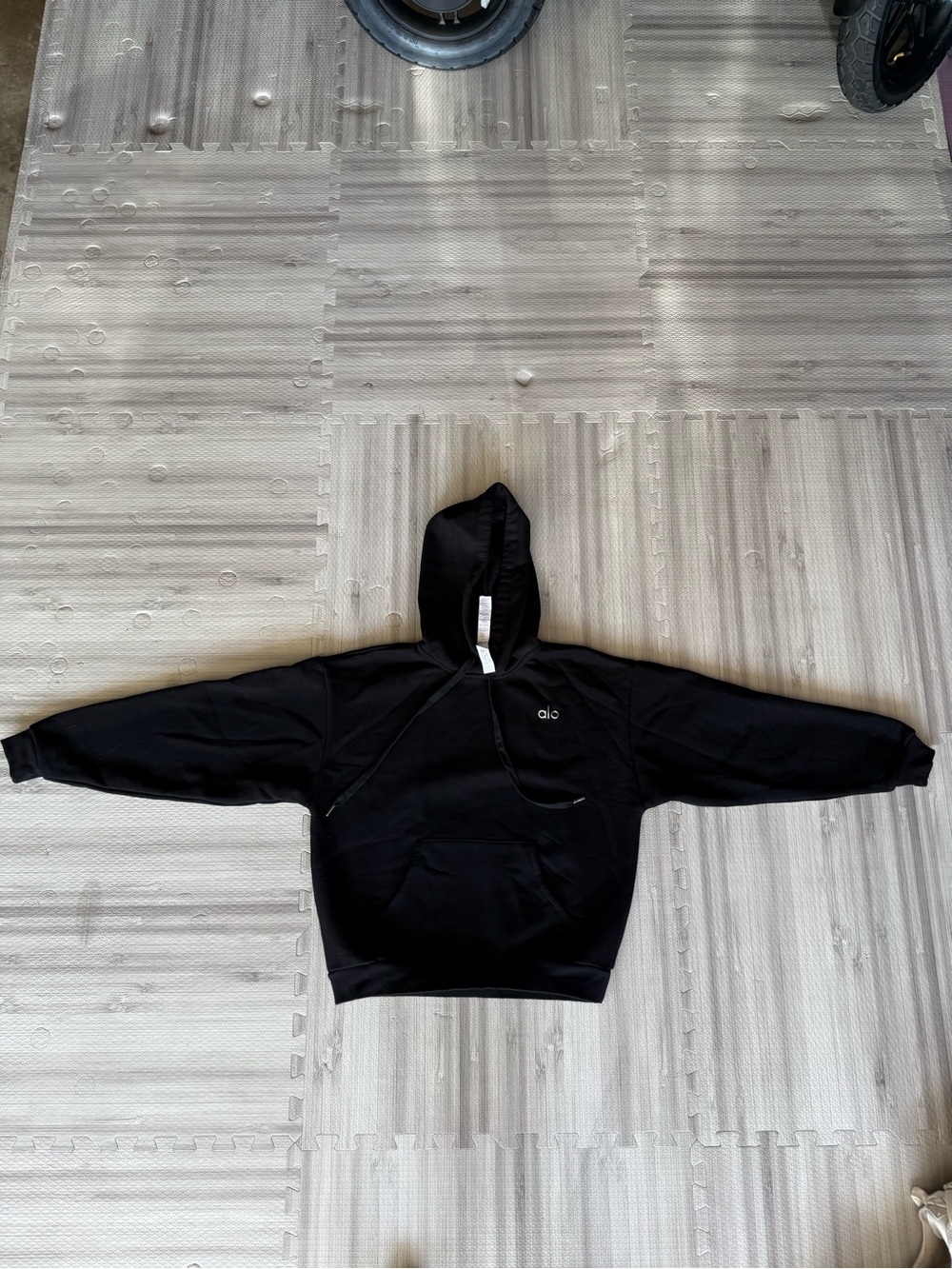 ALO Yoga Black Straight Leg Pants & Hoodie Set - Picture 2 of 11
